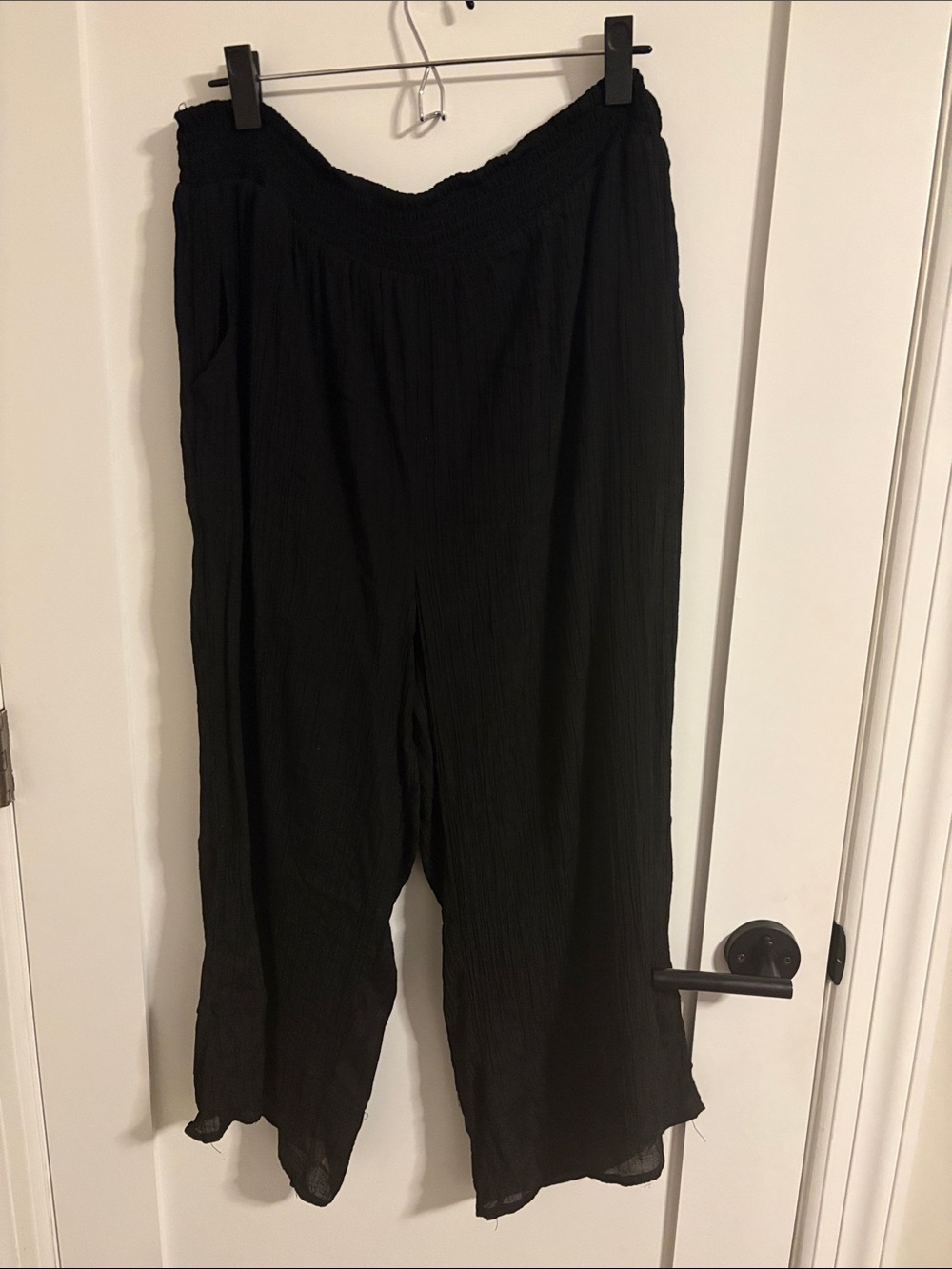 Avenue Women's Black Wide-Leg Pull-On Ankle Cropped Pants. 22W.